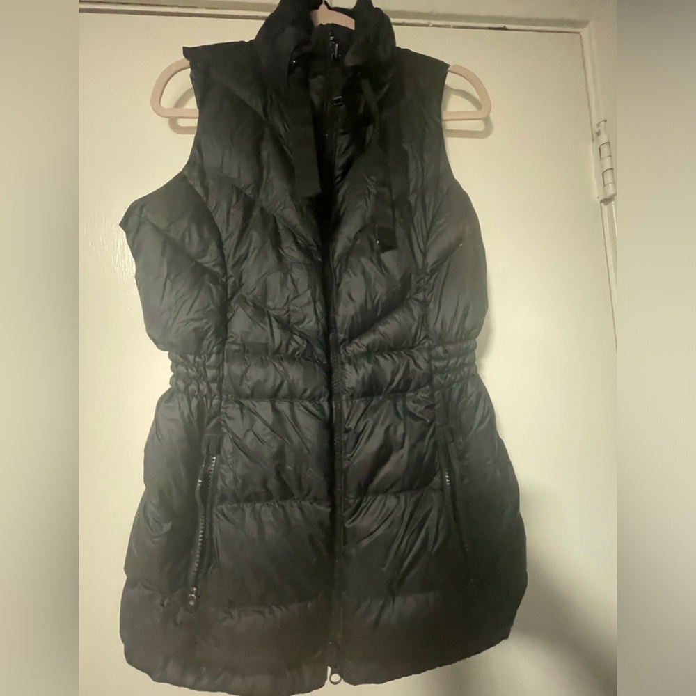 Athleta black puffer vest size M